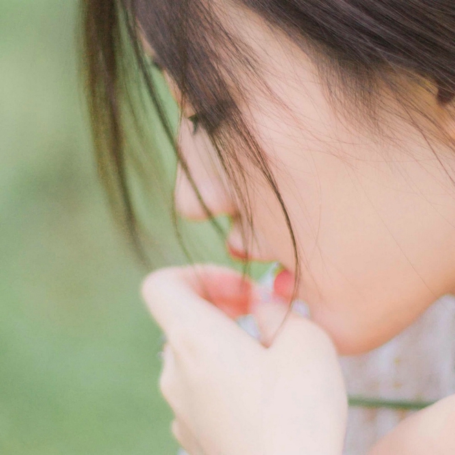 清纯甜美阳光美女户外正能量图片