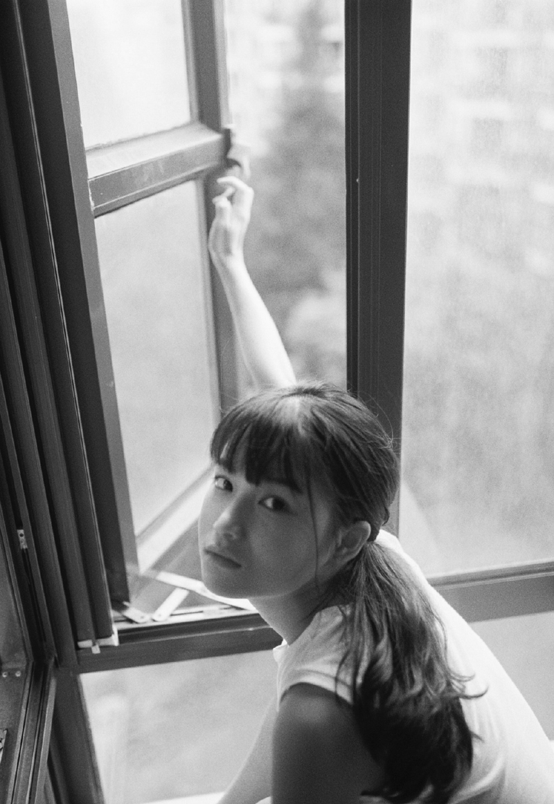 可爱少女甜美文静私房悠闲时光