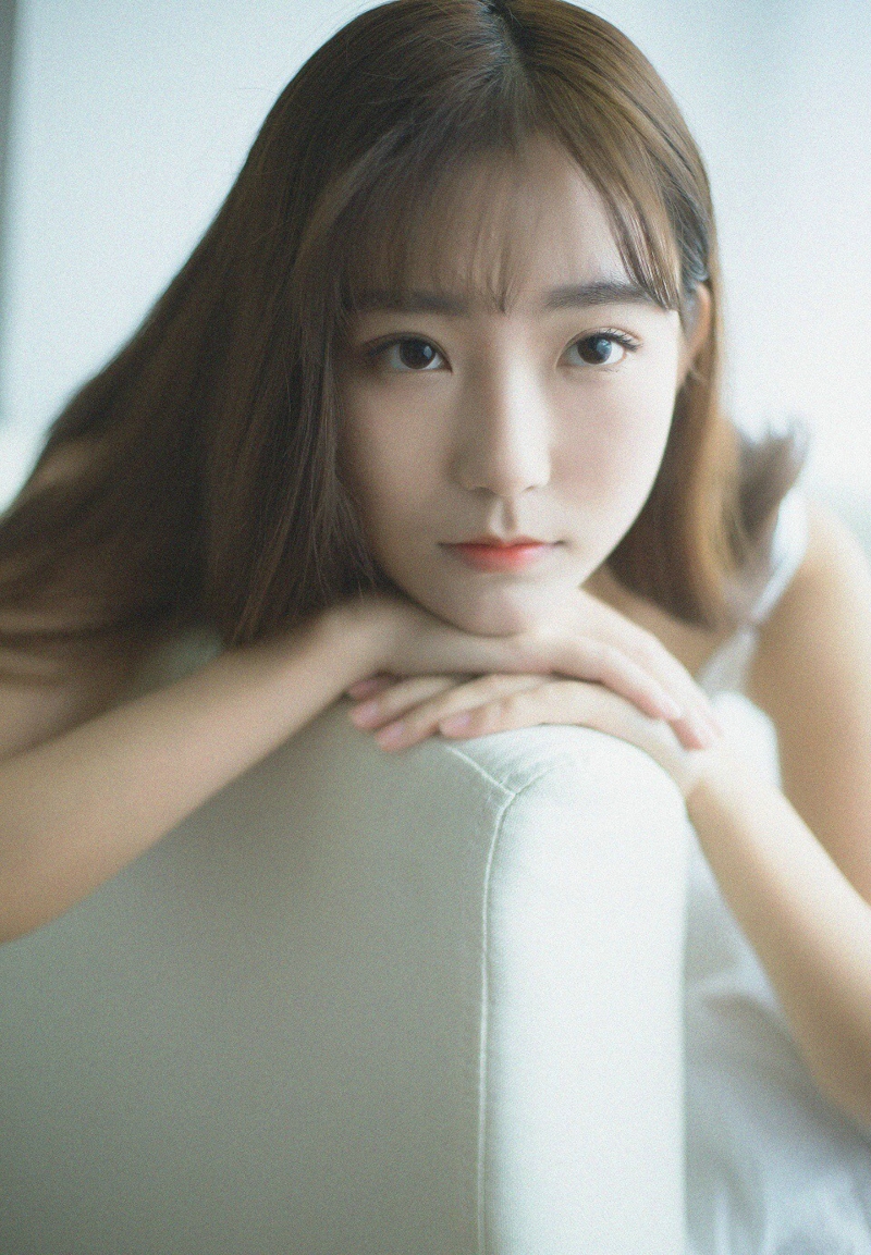 日系美女安静私房内养眼写真