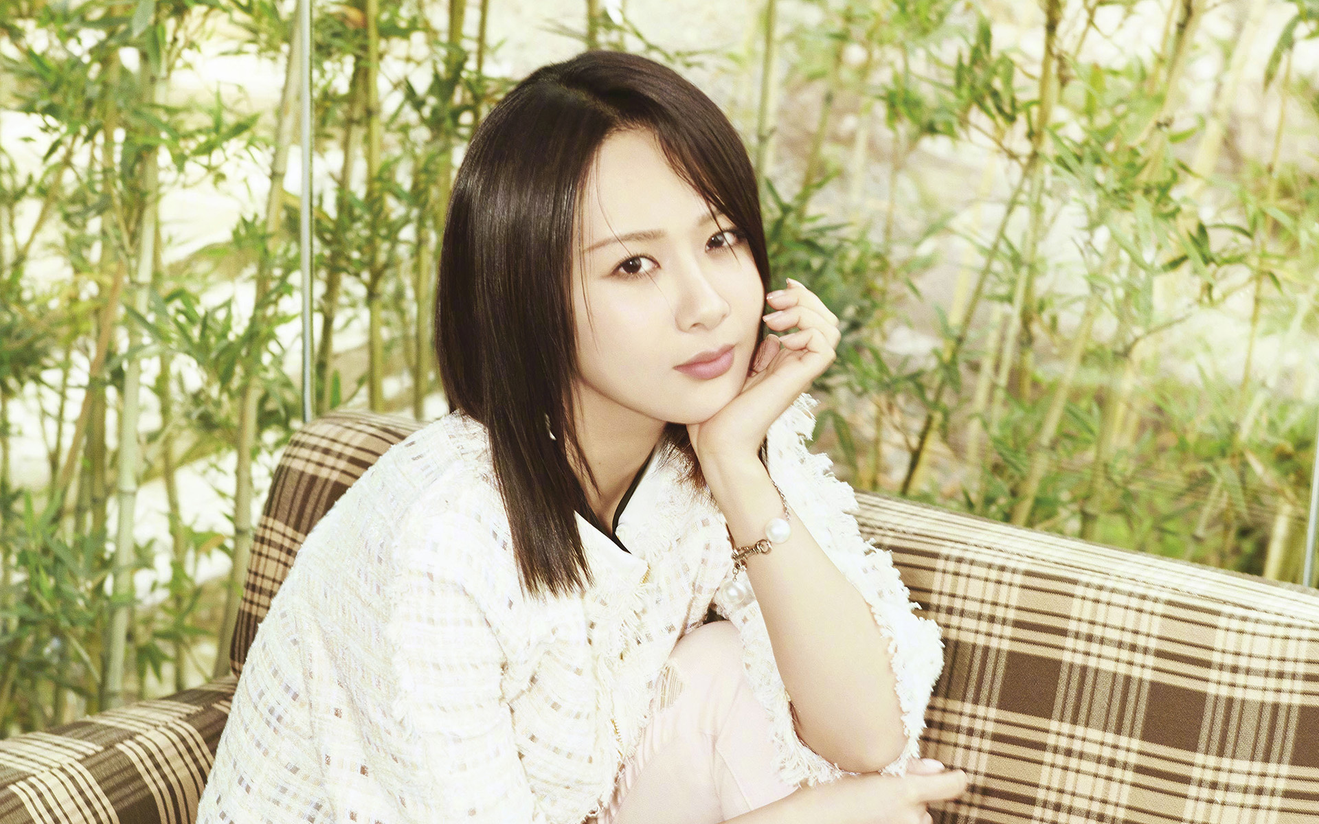 美女明星杨紫桌面壁纸