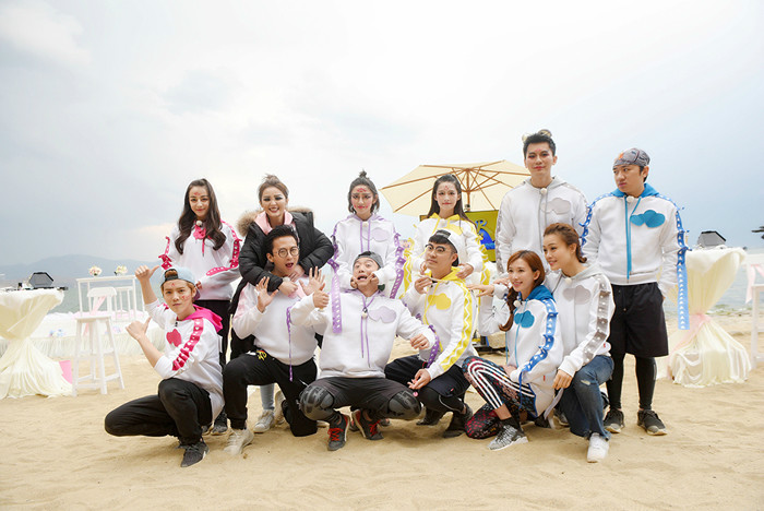 迪丽热巴奔跑吧  这位菇凉你是吃可爱长大的吗