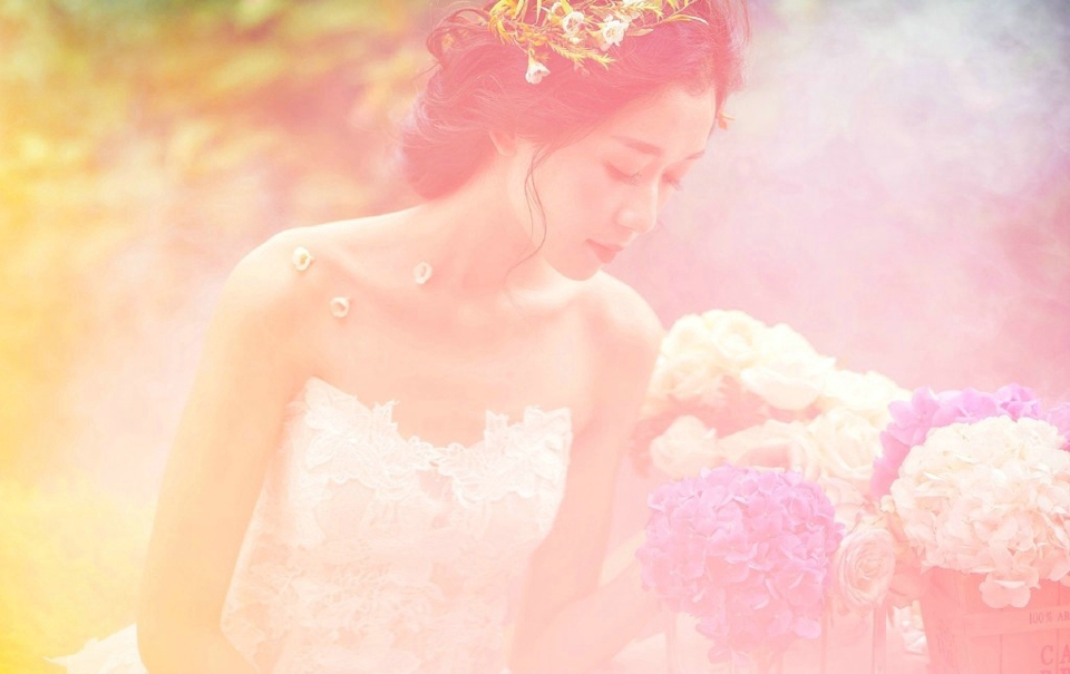 街道上的气球秀发女神活泼清新写真