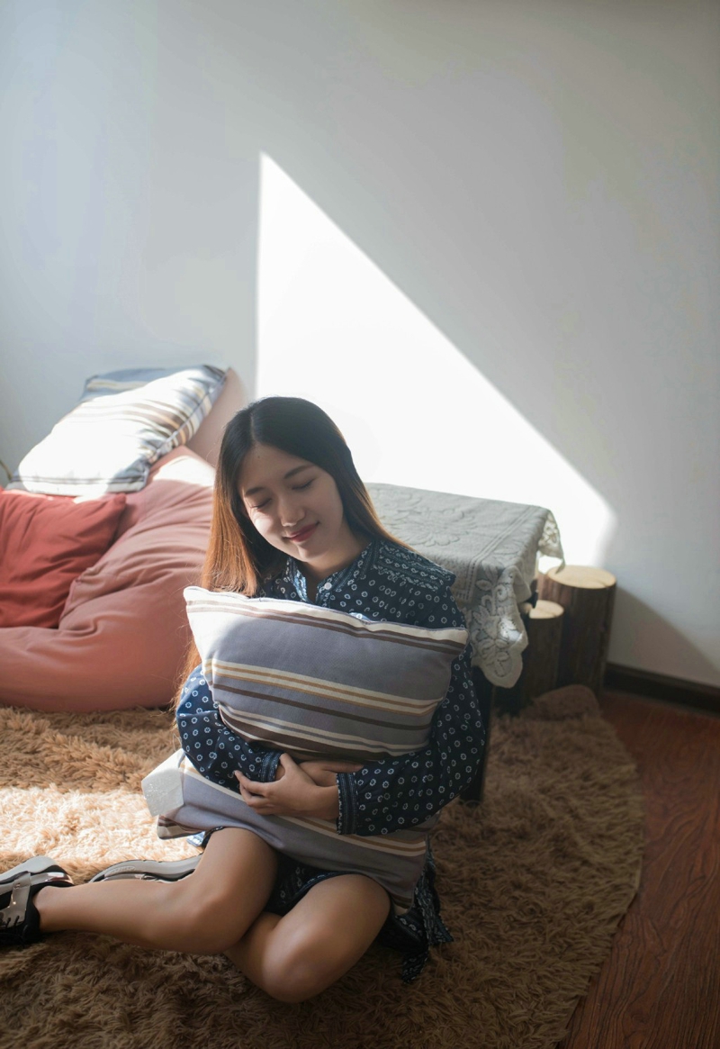 私房森系中分美女柔美温柔写真