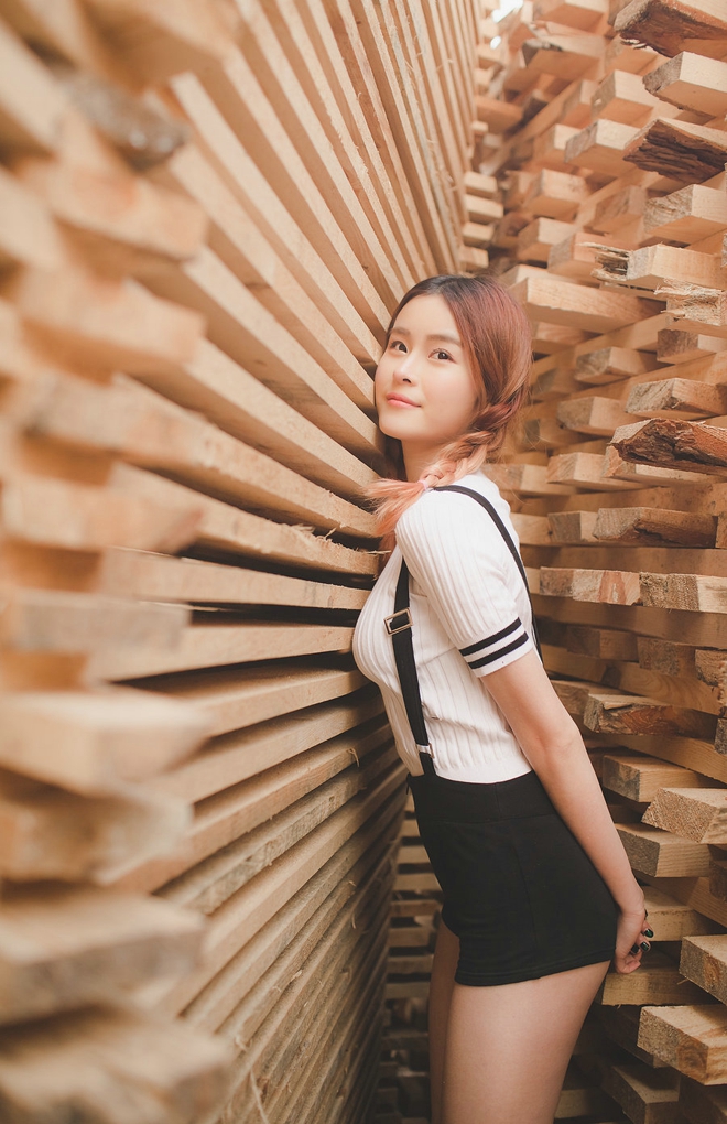 清纯甜美阳光美女户外正能量图片