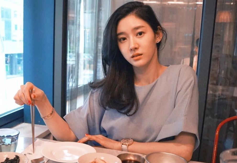 韩国美女Sojin生活自拍照气质迷人