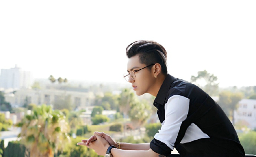 吴亦凡的凝视电眼十足美图写真