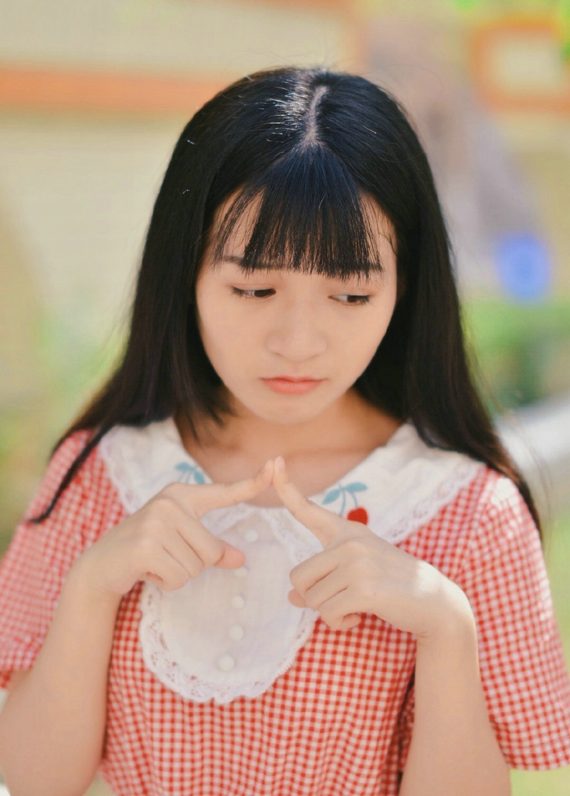 私房森系中分美女柔美温柔写真