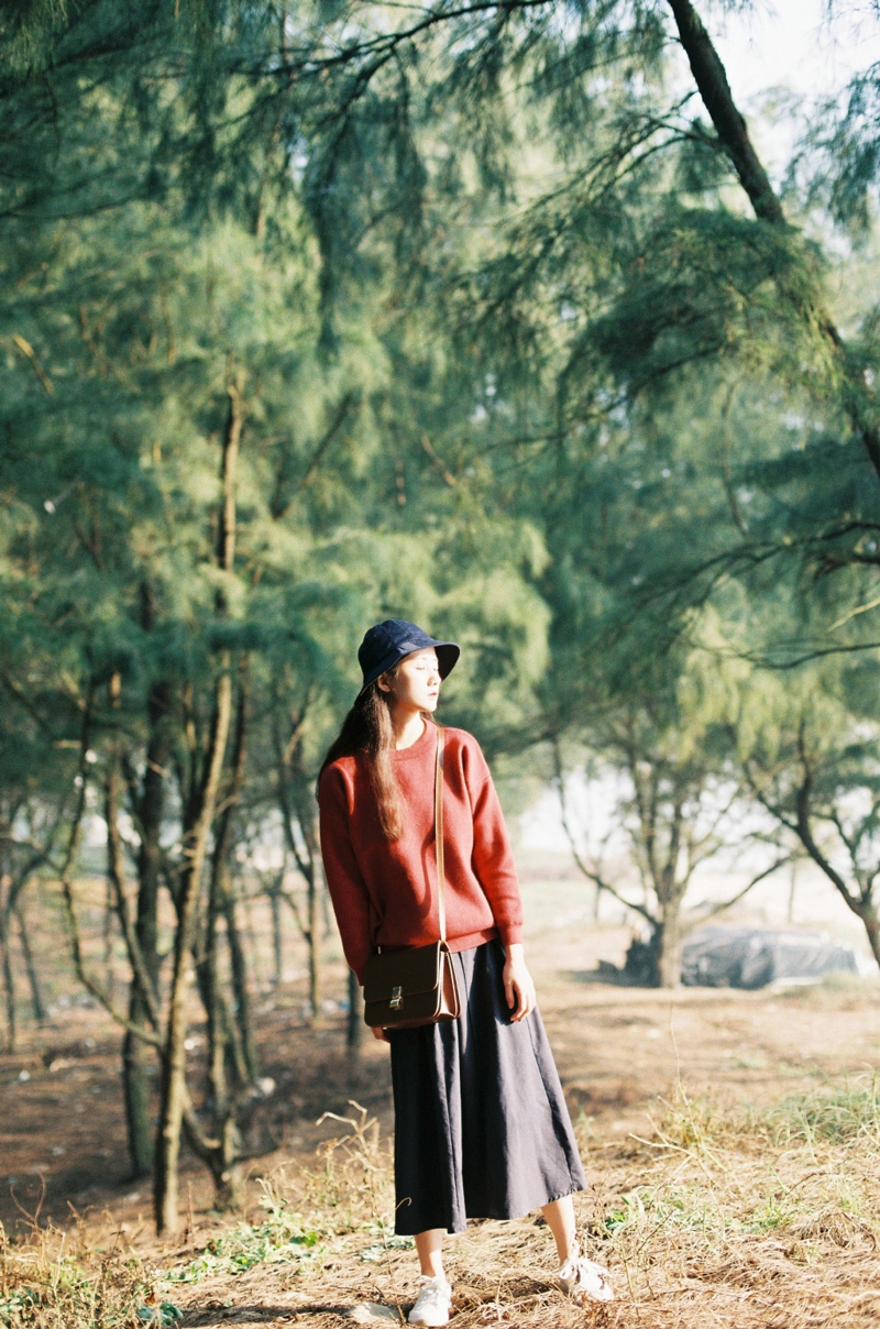 海岸边的森系美女海岸边思绪万千