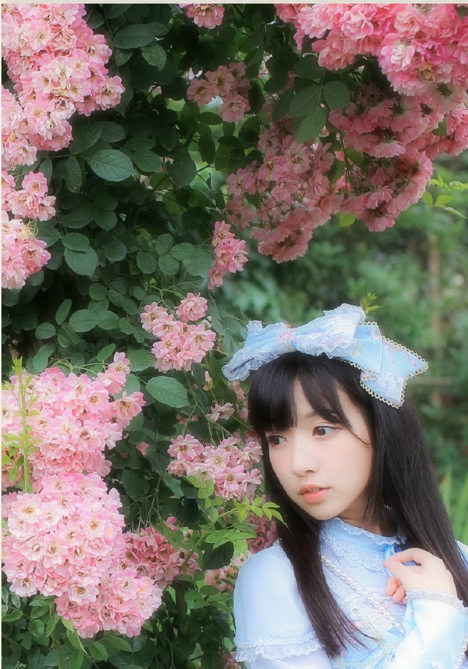 花园清新洛丽塔服少女粉嫩甜美阳光照人