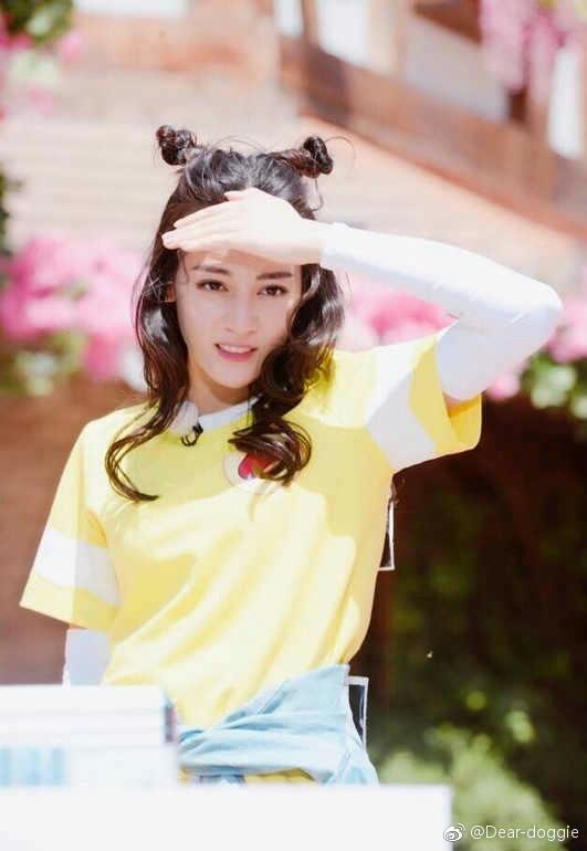 迪丽热巴奔跑吧  这位菇凉你是吃可爱长大的吗