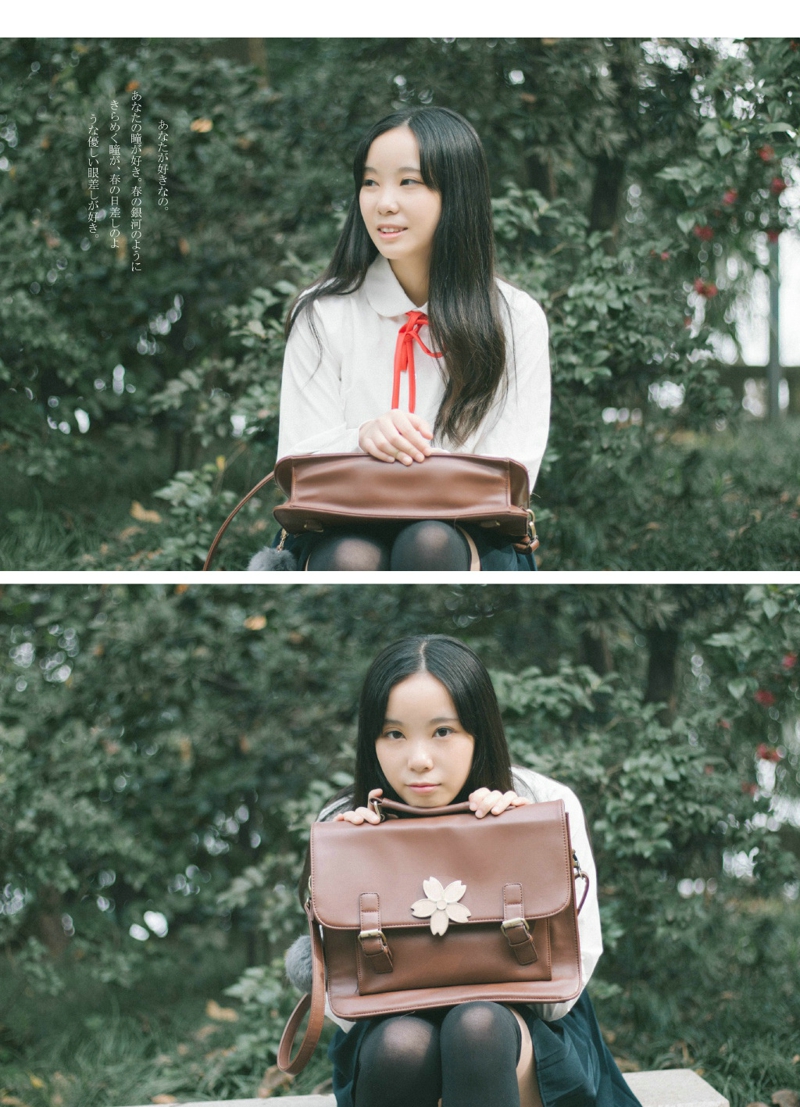 操场上的长发美女清新怡人青春正能量写真