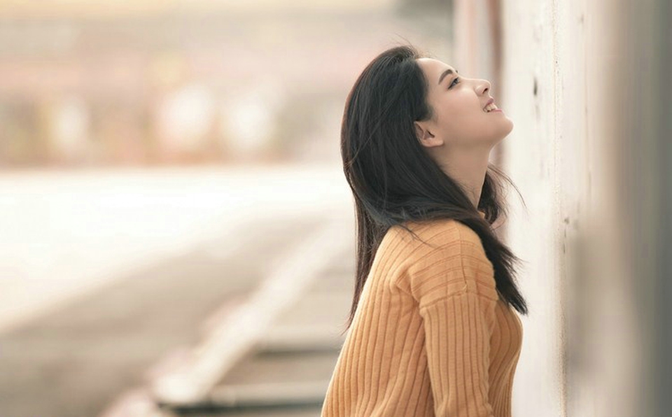 可爱甜美邻家女孩写真图片