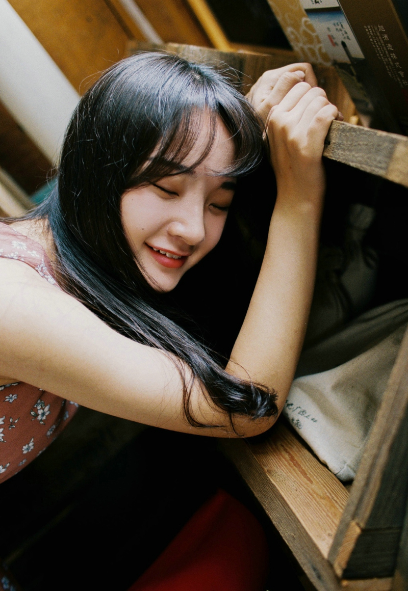 日系萌妹子清新甜美微笑可人写真