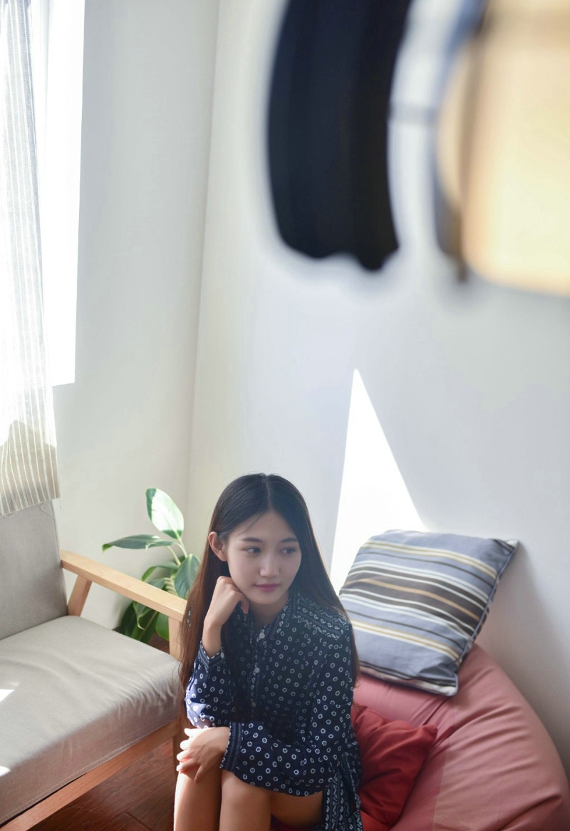 私房森系中分美女柔美温柔写真