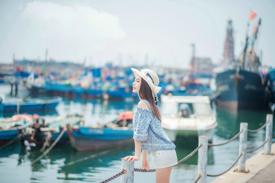 自由随性美女个性高傲阳光素颜写真