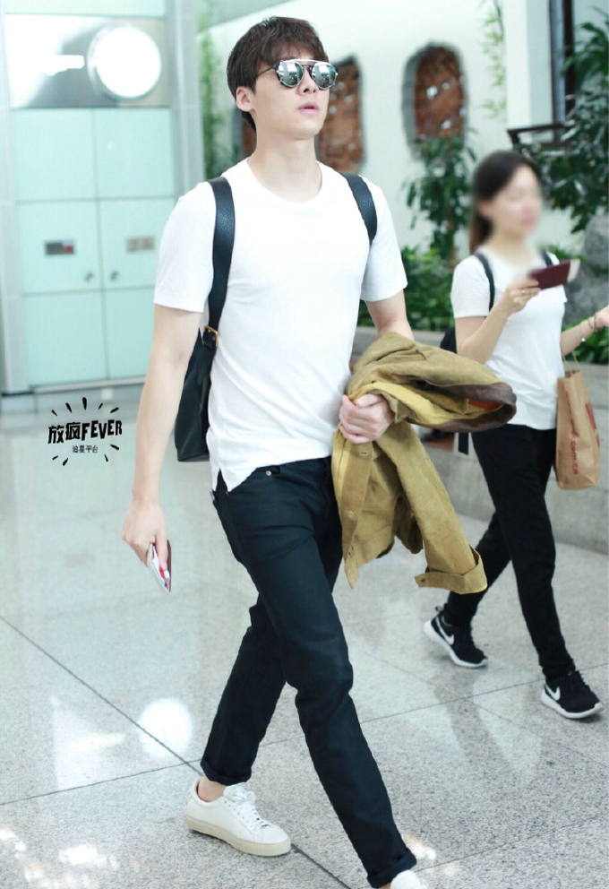 李易峰诠释华丽绅士风写真照