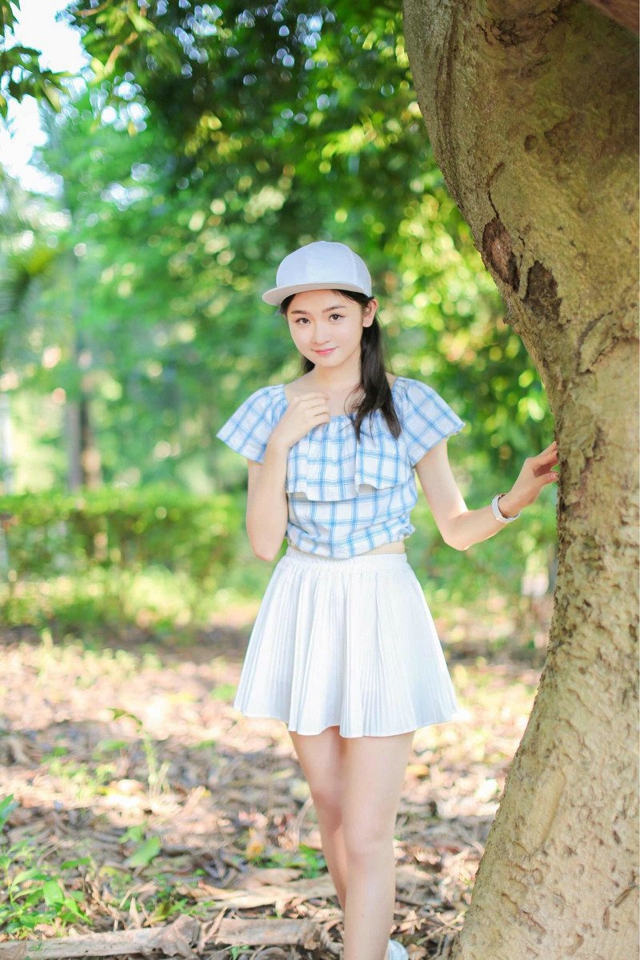 俏皮少女清新活力户外迷人写真图片