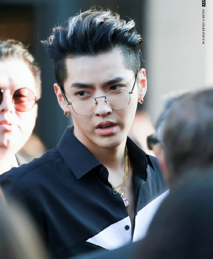 吴亦凡的凝视电眼十足美图写真