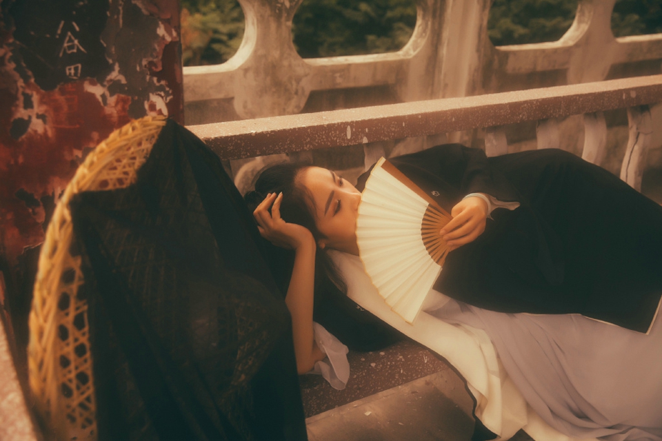 高颜值古装美女柔婉安静动人写真