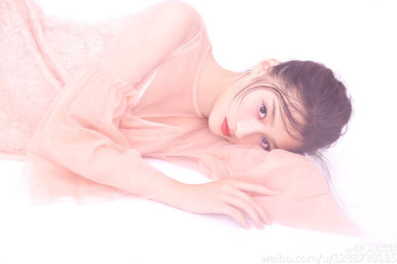 大长腿学霸美女关晓彤壁纸