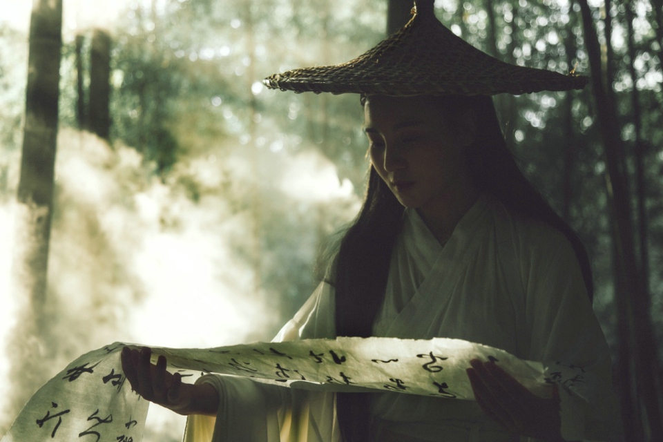 葡萄园内的清新气质美女养眼气质写真