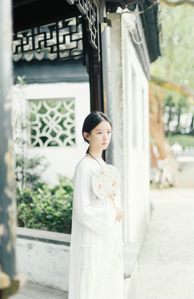 古色茶香古典干净女子清新户外写真