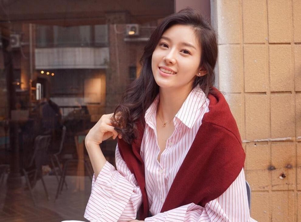 韩国女团“Baby Kara”成员Sojin生活自拍照