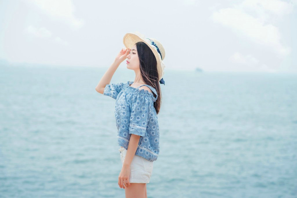 自由随性美女个性高傲阳光素颜写真