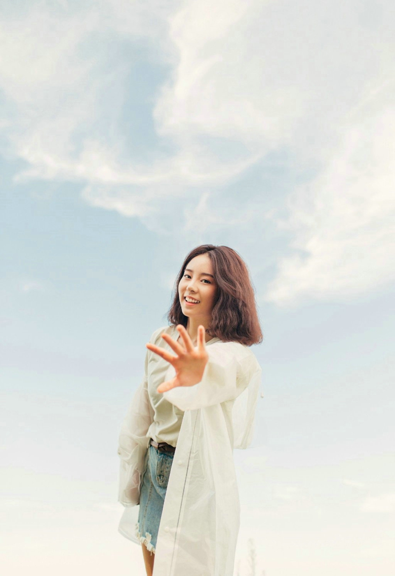 复古私房内的红酒女神漂亮脸蛋