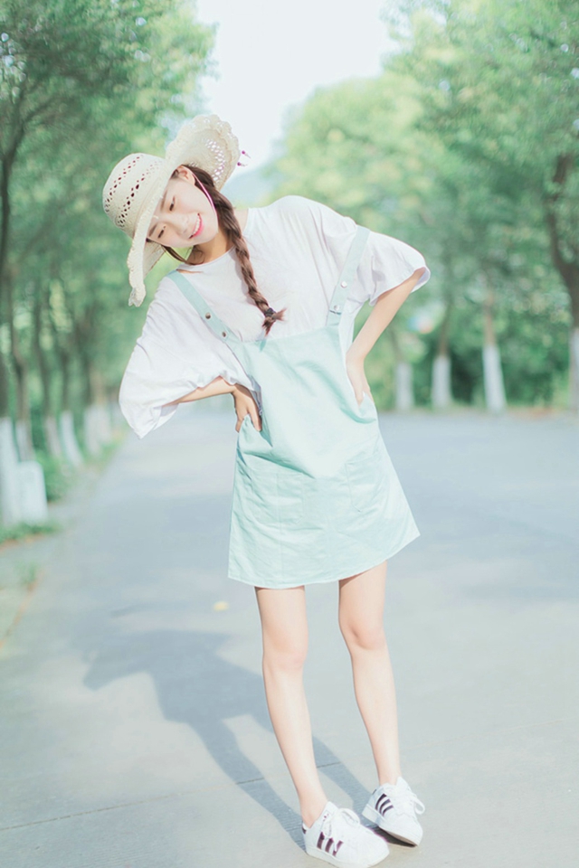 优雅清新女孩可爱迷人写真图片