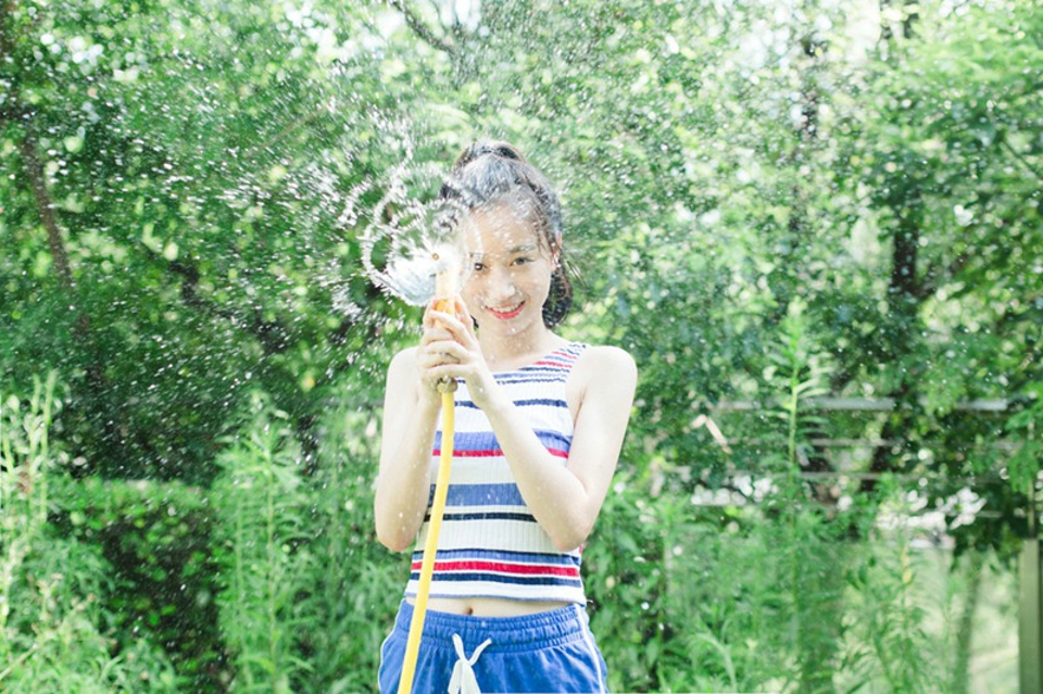清凉夏日俏皮可爱女神