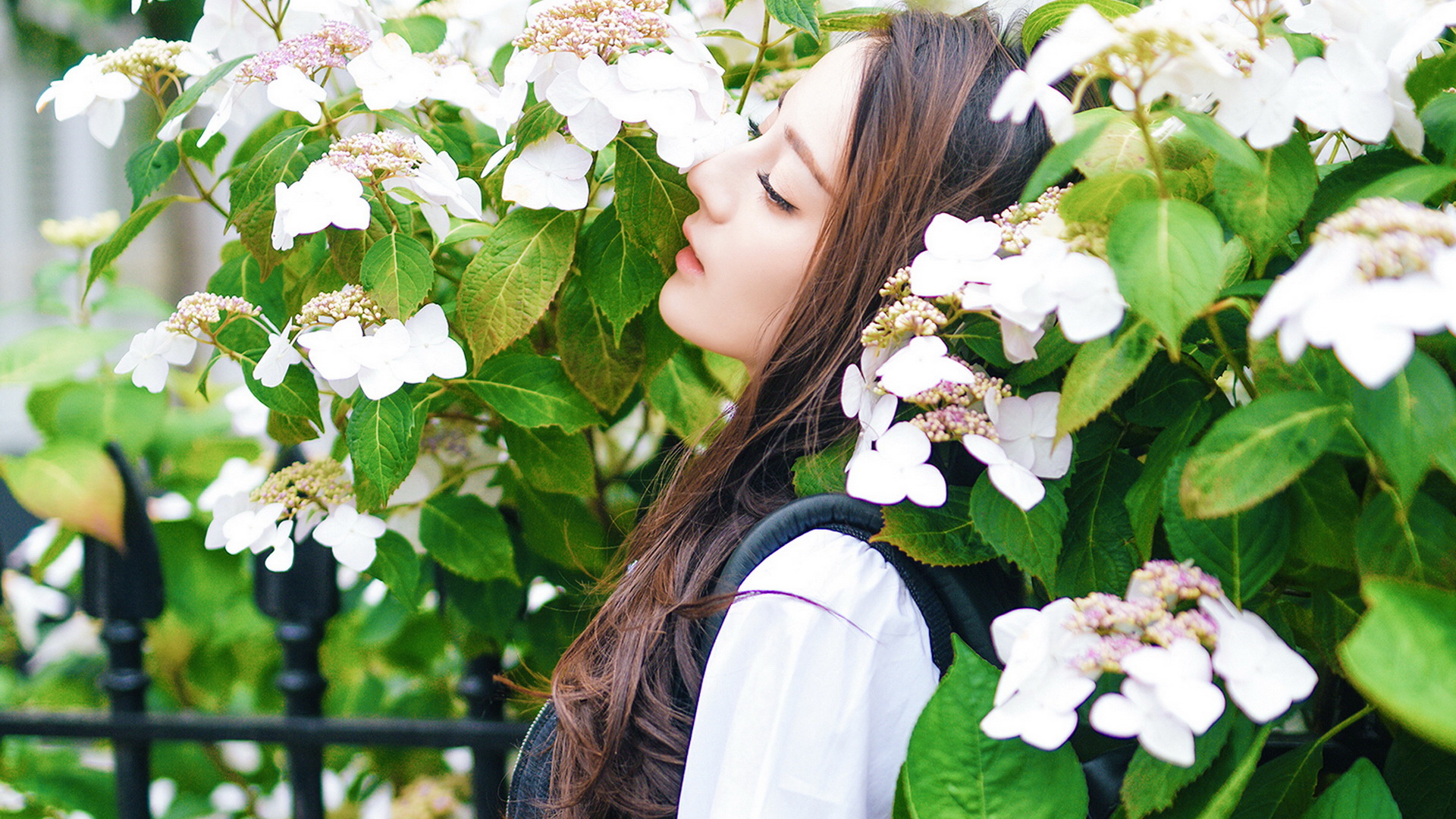 迪丽热巴时尚街拍高清壁纸