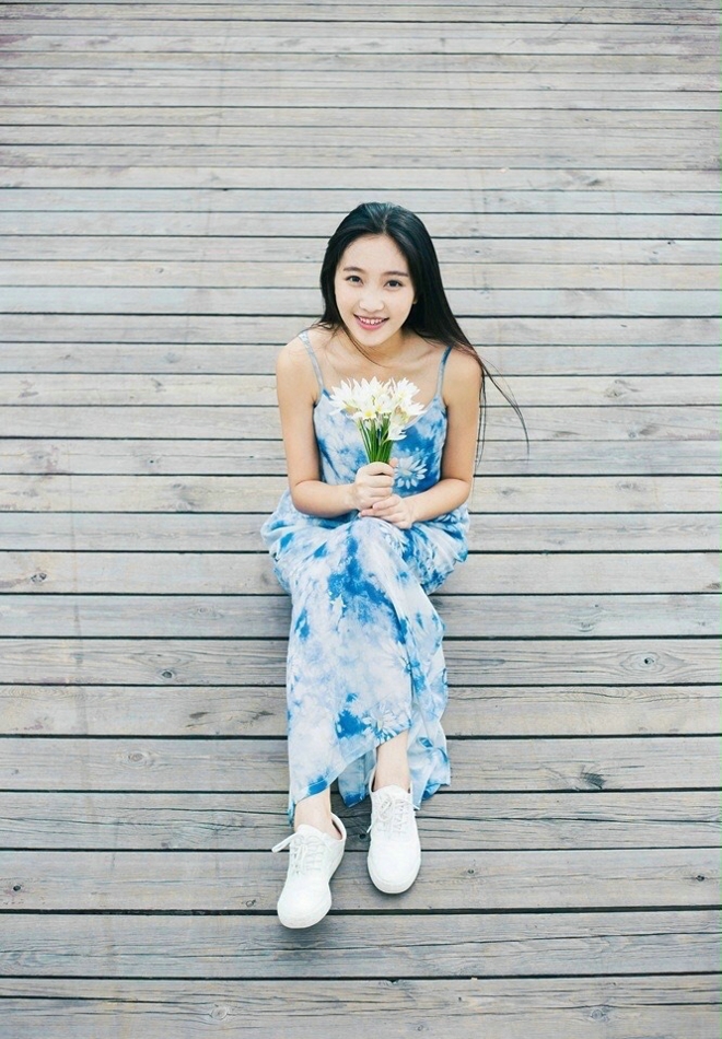 碎花长裙麻花辫草帽美女清新怡人写真套图