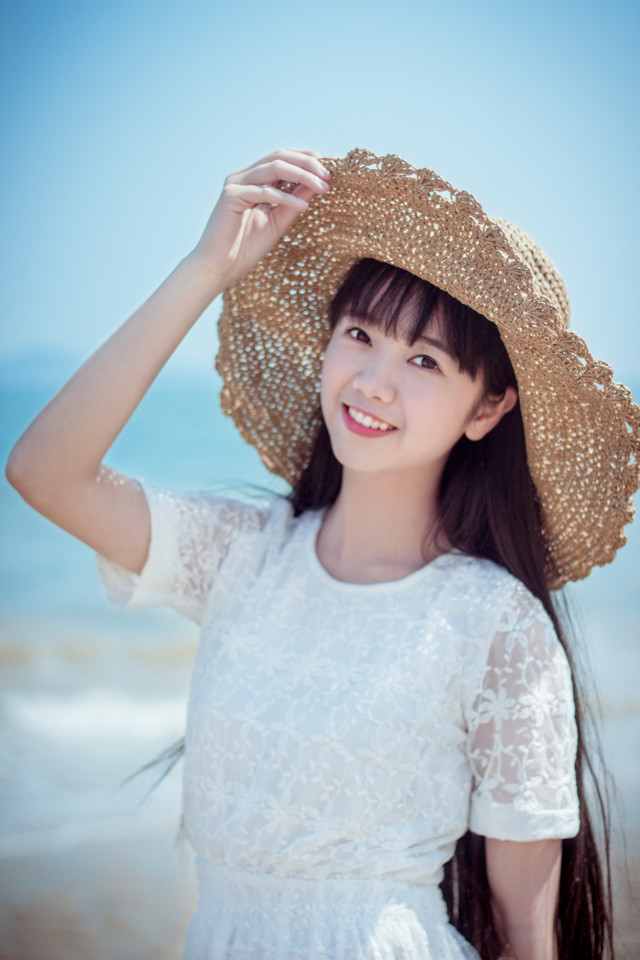 笑靥如花草帽美女海风扬起你的长发清纯写真