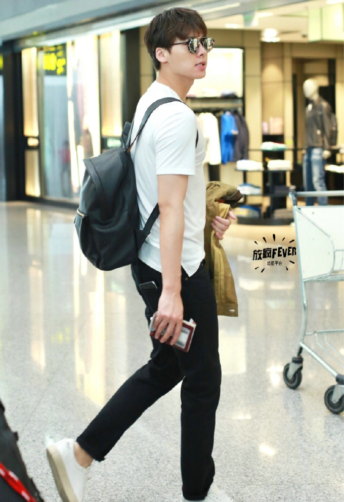 李易峰诠释华丽绅士风写真照