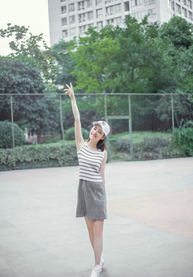 爽朗笑容清纯靓丽可爱少女写真