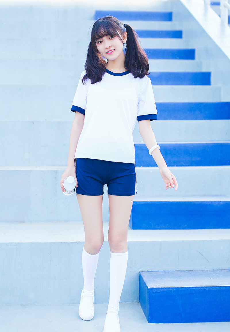 草帽女孩吊带短裙户外树林唯美写真