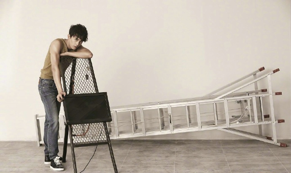 吴磊最新封面大片写真曝光