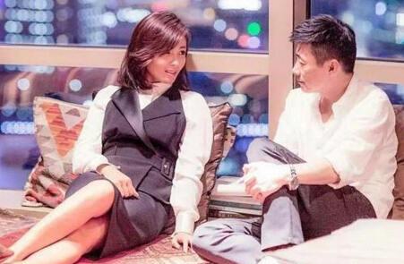 盘点欢乐颂中刘涛安迪哪些帅气的职场搭配