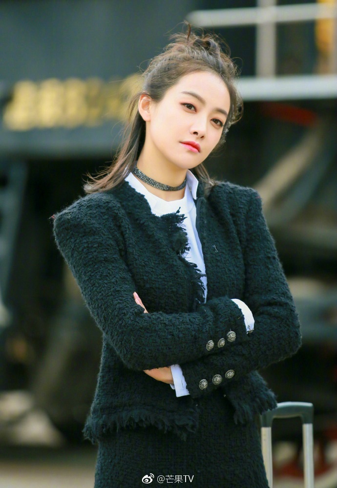 宋茜最新封面曝光 精灵美少女演绎浪漫夏日风