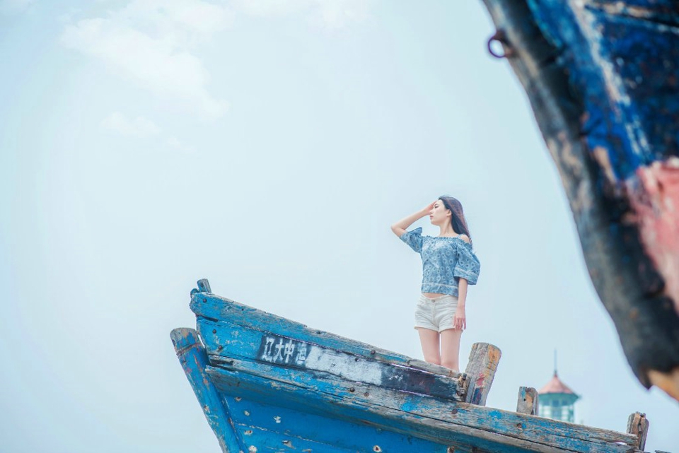 自由随性美女个性高傲阳光素颜写真