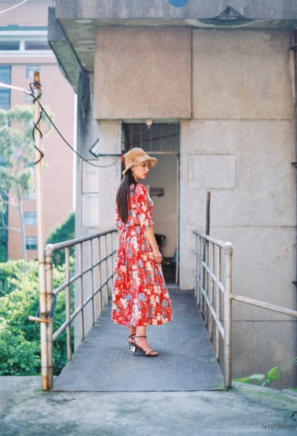 复古红色长裙美女魅力女人味散发