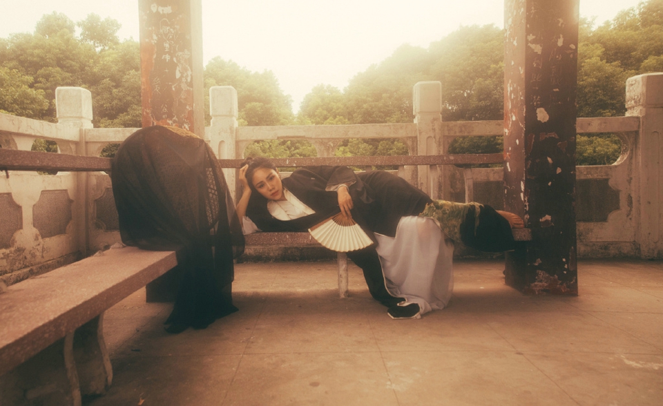 高颜值古装美女柔婉安静动人写真