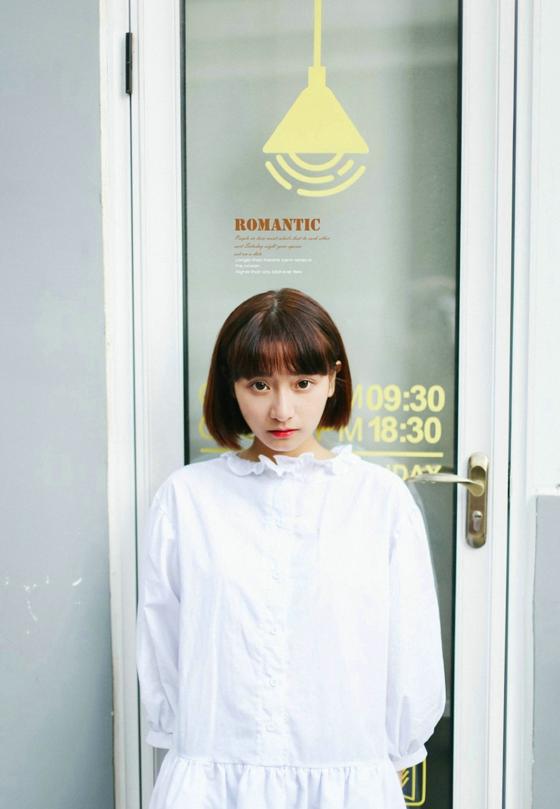 日系短发妹子可爱无辜眼神迷人