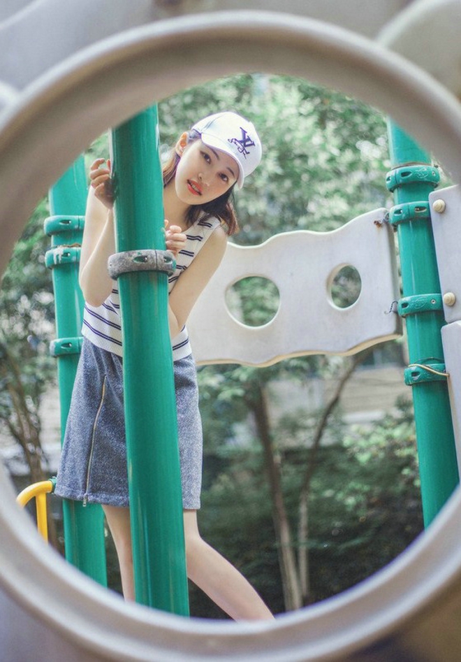 爽朗笑容清纯靓丽可爱少女写真