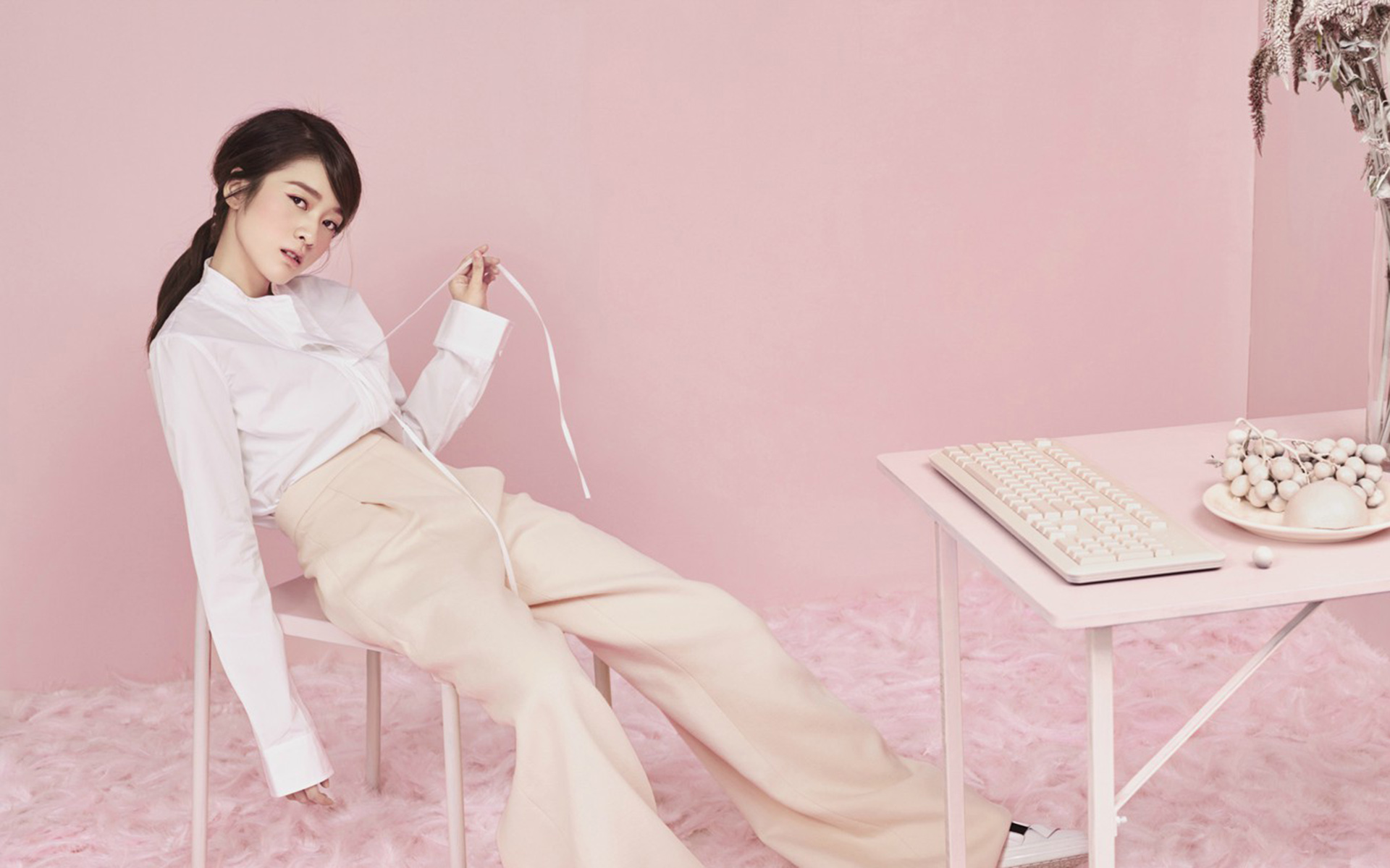 美女演员张雪迎桌面壁纸图片