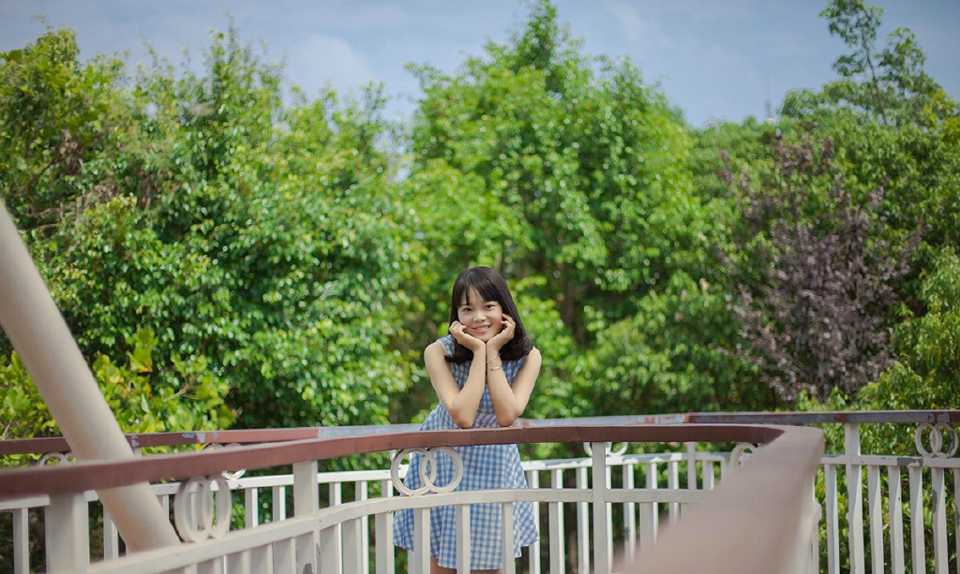 睡眼惺忪的素颜女孩最爱夏日