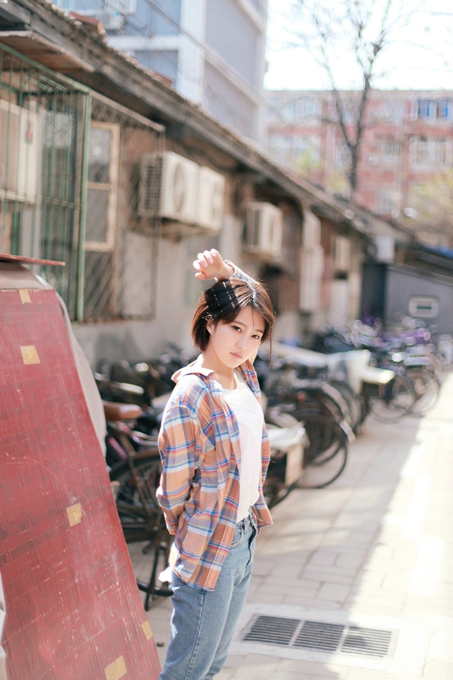 清纯短发妹子户外甜美娇巧唯美写真