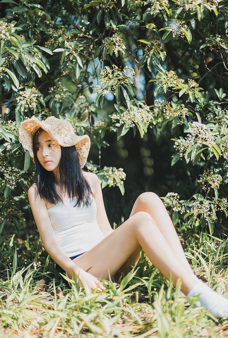 复古私房内裸肩白裙美女气质温婉