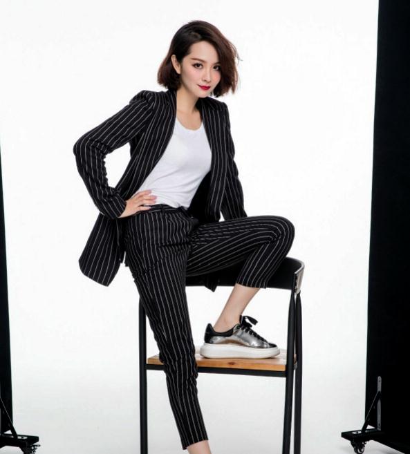 优雅气质美女 新春时尚写真